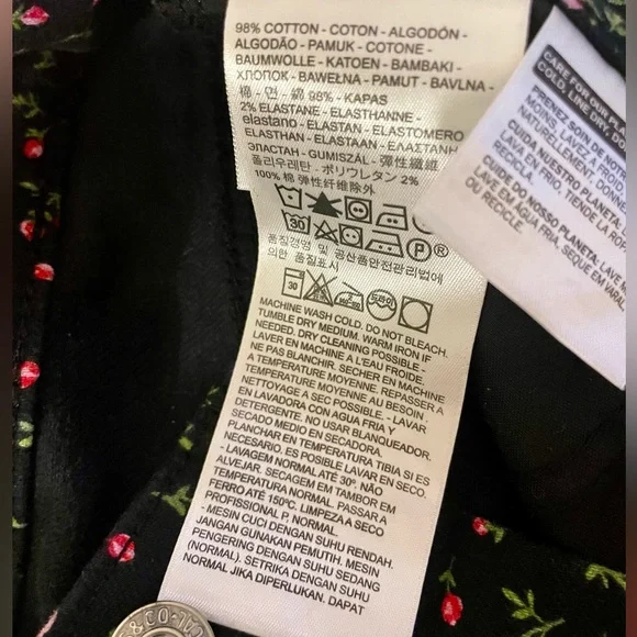 Levi’s Mid-length Shorts - Picture 4 of 5